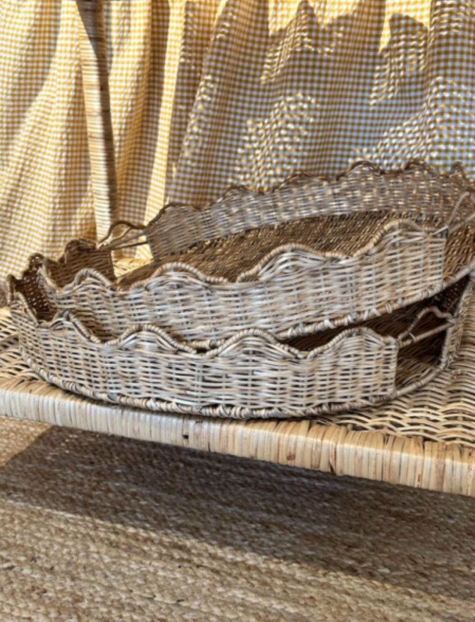 Round rattan scalloped tray